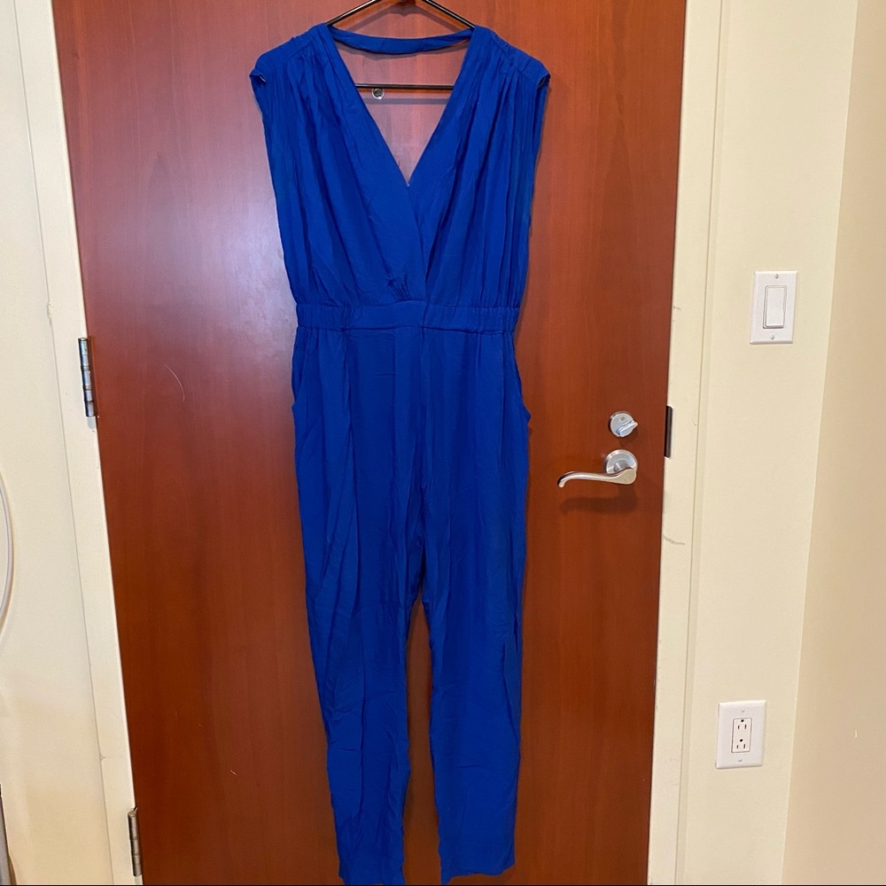 Ava sky v-neck jumpsuit with elastic waist and pockets